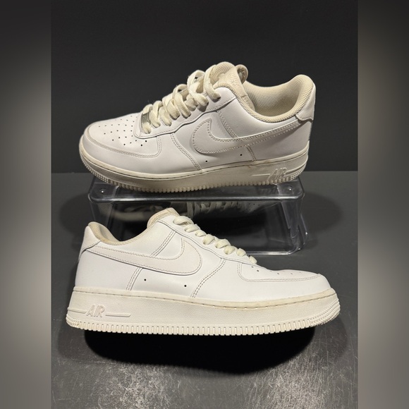 Women's‎ Size 10 / Men 8.5 Nike Air Force 1 '07 Triple White Shoes Sneakers Used - Picture 1 of 7